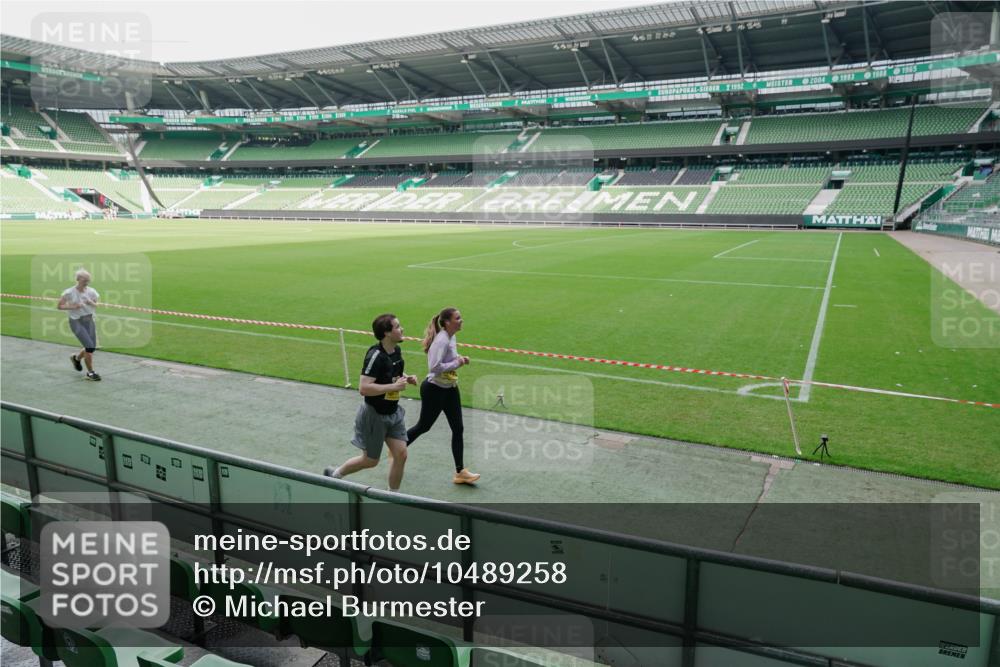 13.09.2026 - 21. swb-Marathon Bremen Michael Burmester http://msf.ph/oto/10489258 13.09.2026 10:43:28 Laufen im Stadion 10002, 10004, 10005, 10148, 10271, 10295, 10303, 10325, 10330, 10335, 10361, 10362, 10395, 10396, 10402, 10459, 10474, 10490, 10491, 10513, 10519, 10557, 10572, 10605, 10606, 10629, 10665, 10752, 10756, 10773, 10779, 10784, 10805, 10854, 10880, 10882, 10899, 10900, 10997, 10999, 11026, 11027, 11041, 11078, 11084, 11085, 11090, 11097, 11098, 11140, 11173, 11192, 11217, 11233, 11264, 11274, 11307, 11333, 11337, 11355, 11408, 11448, 11456, 11461, 11482, 11535 meine-sportfotos.de