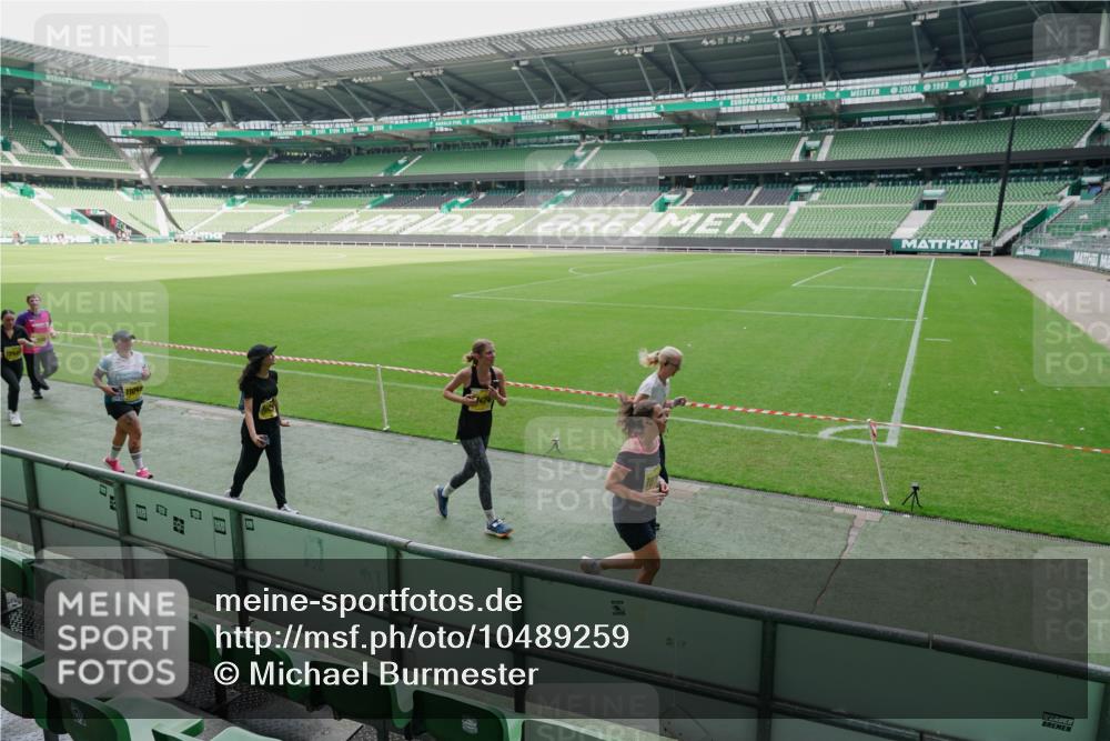 13.09.2026 - 21. swb-Marathon Bremen Michael Burmester http://msf.ph/oto/10489259 13.09.2026 10:43:32 Laufen im Stadion 10002, 10004, 10005, 10148, 10271, 10295, 10303, 10325, 10330, 10335, 10361, 10362, 10395, 10396, 10402, 10459, 10474, 10490, 10491, 10513, 10557, 10572, 10605, 10606, 10629, 10665, 10752, 10756, 10773, 10779, 10784, 10805, 10854, 10880, 10882, 10899, 10900, 10997, 10999, 11026, 11027, 11041, 11078, 11084, 11085, 11090, 11097, 11098, 11140, 11173, 11192, 11217, 11233, 11264, 11274, 11307, 11333, 11337, 11355, 11408, 11448, 11456, 11461, 11482, 11535 meine-sportfotos.de