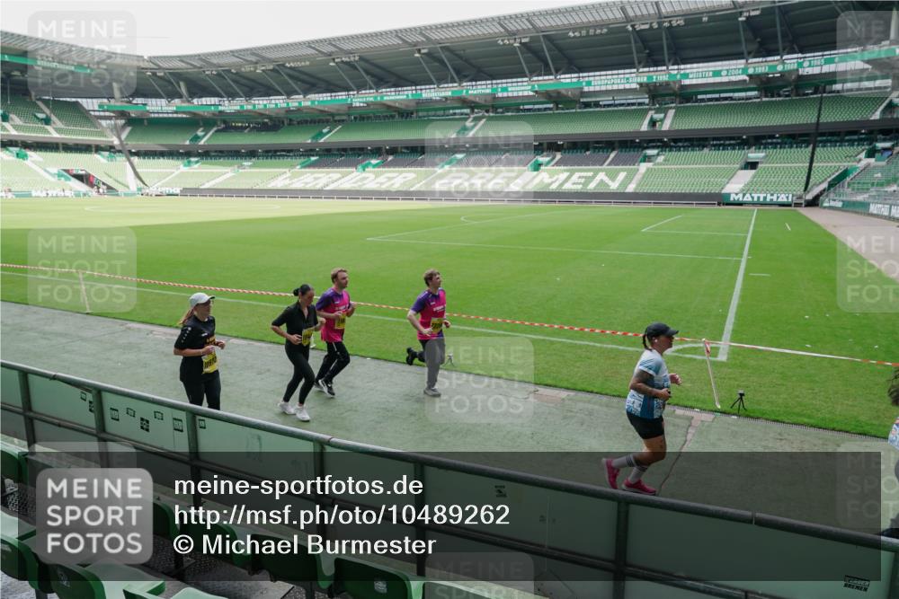 13.09.2026 - 21. swb-Marathon Bremen Michael Burmester http://msf.ph/oto/10489262 13.09.2026 10:43:35 Laufen im Stadion 10002, 10004, 10005, 10148, 10271, 10295, 10303, 10325, 10330, 10335, 10361, 10362, 10395, 10396, 10402, 10459, 10474, 10490, 10491, 10513, 10557, 10572, 10605, 10606, 10629, 10665, 10752, 10756, 10773, 10779, 10784, 10805, 10854, 10880, 10882, 10899, 10900, 10997, 10999, 11026, 11027, 11041, 11078, 11084, 11085, 11090, 11097, 11098, 11140, 11173, 11192, 11217, 11233, 11264, 11274, 11307, 11333, 11337, 11355, 11408, 11448, 11456, 11461, 11482, 11535 meine-sportfotos.de