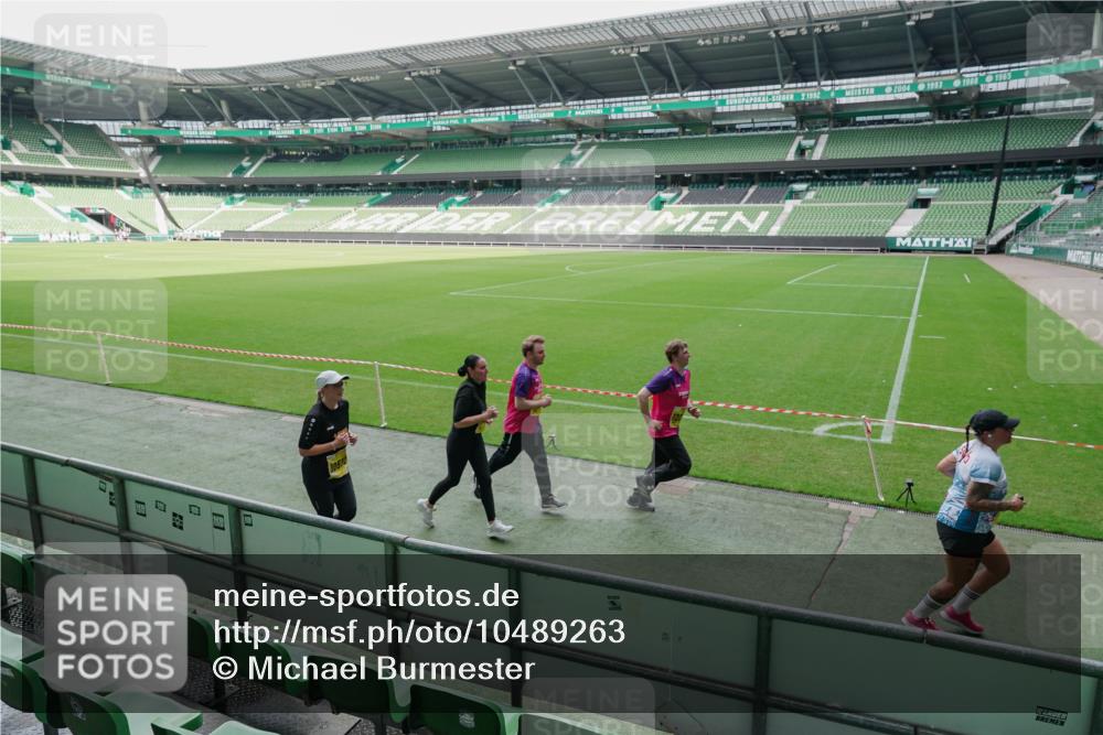 13.09.2026 - 21. swb-Marathon Bremen Michael Burmester http://msf.ph/oto/10489263 13.09.2026 10:43:36 Laufen im Stadion 10002, 10004, 10005, 10148, 10271, 10295, 10303, 10325, 10330, 10335, 10361, 10362, 10395, 10396, 10402, 10459, 10474, 10490, 10491, 10513, 10557, 10572, 10605, 10606, 10629, 10665, 10752, 10756, 10773, 10779, 10784, 10805, 10854, 10880, 10882, 10899, 10900, 10997, 10999, 11026, 11027, 11041, 11078, 11084, 11085, 11090, 11097, 11098, 11140, 11173, 11192, 11217, 11233, 11264, 11274, 11307, 11333, 11337, 11355, 11385, 11408, 11448, 11456, 11461, 11482, 11535 meine-sportfotos.de