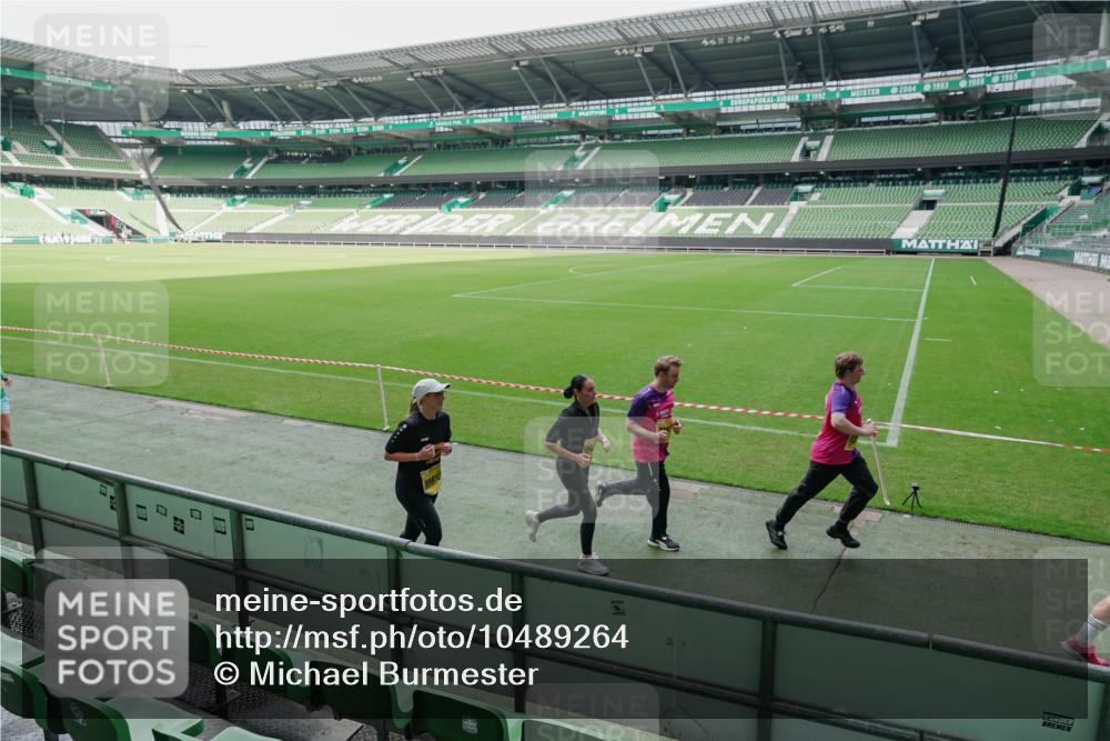 13.09.2026 - 21. swb-Marathon Bremen Michael Burmester http://msf.ph/oto/10489264 13.09.2026 10:43:36 Laufen im Stadion 10002, 10004, 10005, 10148, 10271, 10295, 10303, 10325, 10330, 10335, 10361, 10362, 10395, 10396, 10402, 10459, 10474, 10490, 10491, 10513, 10557, 10572, 10605, 10606, 10629, 10665, 10752, 10756, 10773, 10779, 10784, 10805, 10854, 10880, 10882, 10899, 10900, 10997, 10999, 11026, 11027, 11041, 11078, 11084, 11085, 11090, 11097, 11098, 11140, 11173, 11192, 11217, 11233, 11264, 11274, 11307, 11333, 11337, 11355, 11385, 11408, 11448, 11456, 11461, 11482, 11535 meine-sportfotos.de