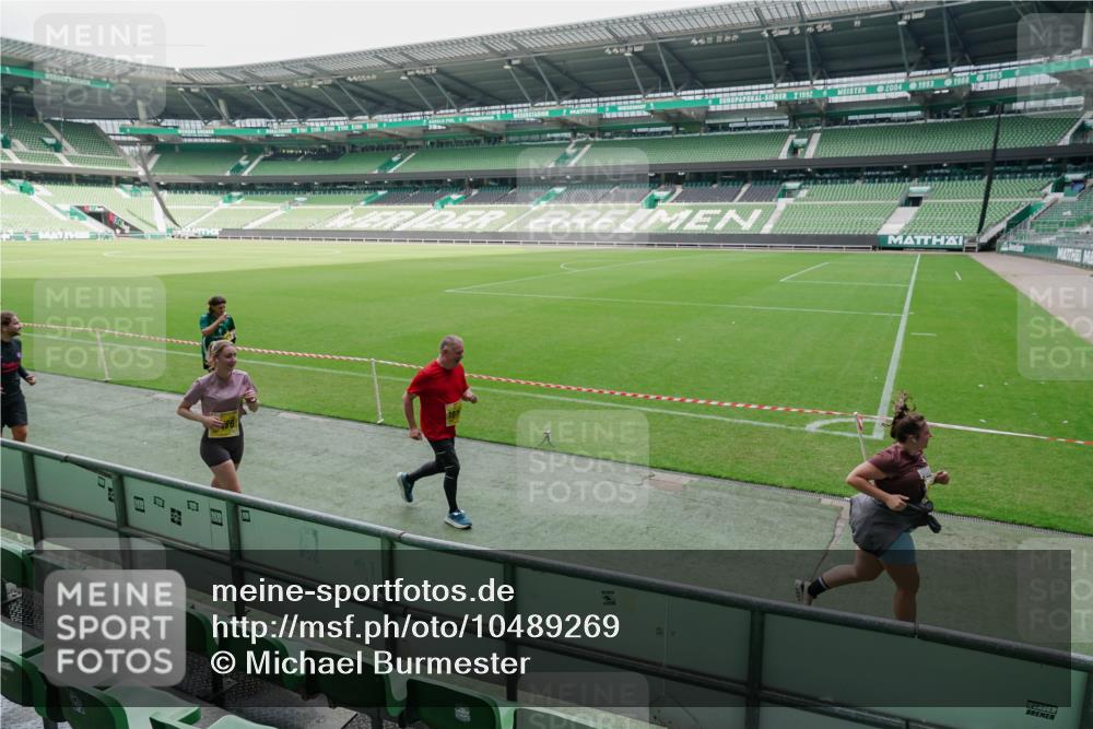 13.09.2026 - 21. swb-Marathon Bremen Michael Burmester http://msf.ph/oto/10489269 13.09.2026 10:43:45 Laufen im Stadion 10002, 10004, 10005, 10176, 10191, 10271, 10295, 10303, 10325, 10330, 10335, 10361, 10362, 10402, 10459, 10474, 10490, 10491, 10513, 10557, 10572, 10605, 10606, 10629, 10665, 10752, 10756, 10773, 10779, 10784, 10805, 10854, 10880, 10882, 10899, 10900, 10997, 10999, 11026, 11027, 11041, 11078, 11140, 11173, 11192, 11217, 11233, 11264, 11274, 11307, 11333, 11337, 11355, 11385, 11408, 11448, 11456, 11461, 11482, 11535, 11629, 11943 meine-sportfotos.de