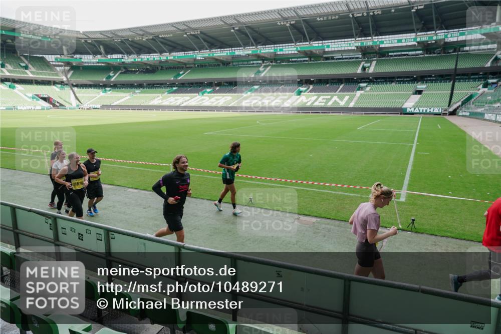 13.09.2026 - 21. swb-Marathon Bremen Michael Burmester http://msf.ph/oto/10489271 13.09.2026 10:43:47 Laufen im Stadion 10002, 10004, 10005, 10176, 10191, 10192, 10271, 10295, 10303, 10325, 10330, 10335, 10361, 10362, 10402, 10459, 10474, 10491, 10513, 10557, 10572, 10605, 10606, 10629, 10665, 10752, 10756, 10773, 10779, 10784, 10805, 10854, 10880, 10882, 10899, 10900, 10997, 10999, 11026, 11027, 11041, 11078, 11140, 11173, 11217, 11233, 11264, 11274, 11307, 11333, 11337, 11355, 11385, 11408, 11448, 11456, 11461, 11482, 11535, 11629, 11943 meine-sportfotos.de