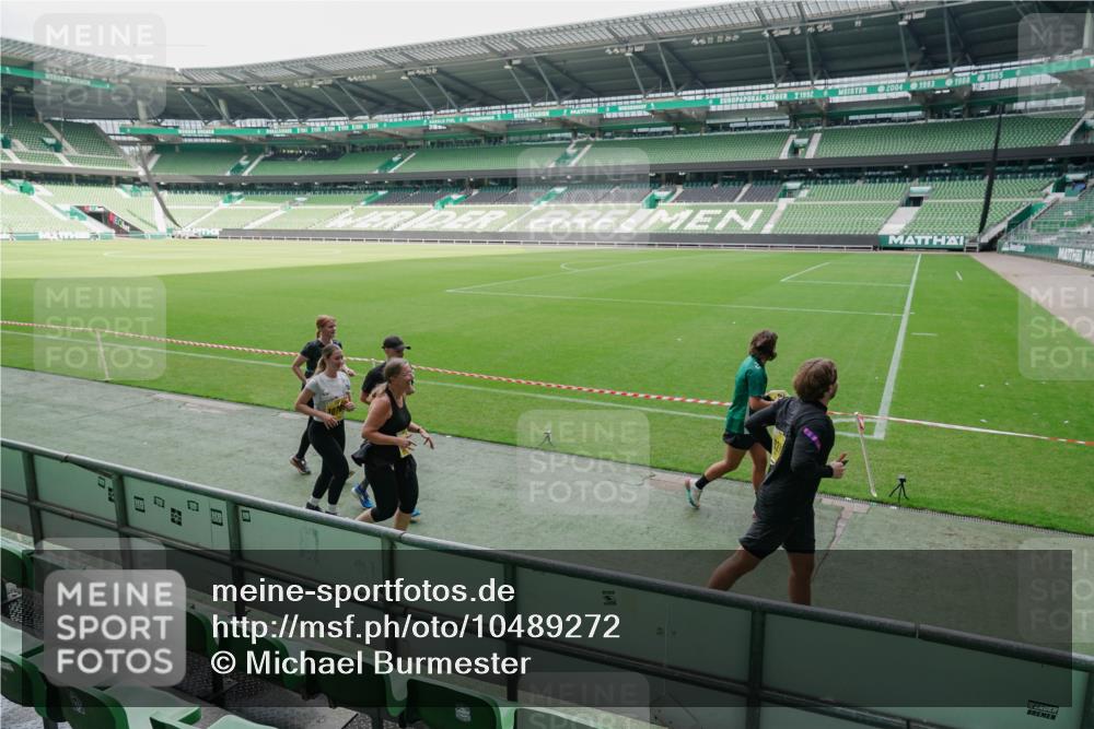 13.09.2026 - 21. swb-Marathon Bremen Michael Burmester http://msf.ph/oto/10489272 13.09.2026 10:43:48 Laufen im Stadion 10002, 10004, 10005, 10176, 10191, 10192, 10271, 10295, 10303, 10325, 10330, 10335, 10361, 10362, 10402, 10459, 10474, 10491, 10513, 10557, 10572, 10605, 10606, 10629, 10665, 10752, 10756, 10773, 10779, 10784, 10805, 10880, 10882, 10899, 10900, 10997, 10999, 11026, 11027, 11041, 11078, 11140, 11173, 11217, 11233, 11264, 11274, 11307, 11333, 11337, 11355, 11385, 11408, 11448, 11456, 11461, 11482, 11535, 11629, 11943, 12311 meine-sportfotos.de