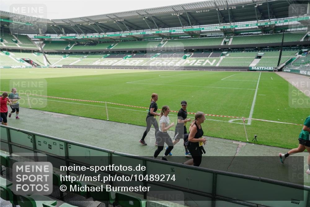 13.09.2026 - 21. swb-Marathon Bremen Michael Burmester http://msf.ph/oto/10489274 13.09.2026 10:43:49 Laufen im Stadion 10002, 10004, 10005, 10176, 10191, 10192, 10271, 10295, 10303, 10325, 10330, 10335, 10361, 10362, 10402, 10459, 10474, 10491, 10513, 10557, 10572, 10605, 10606, 10629, 10665, 10752, 10756, 10773, 10779, 10784, 10805, 10880, 10882, 10899, 10900, 10997, 10999, 11026, 11041, 11078, 11140, 11173, 11217, 11233, 11264, 11274, 11307, 11333, 11337, 11355, 11385, 11408, 11448, 11456, 11461, 11482, 11535, 11629, 11943, 12311 meine-sportfotos.de