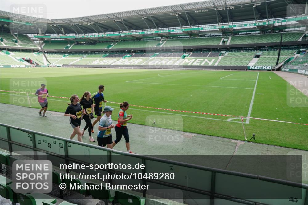 13.09.2026 - 21. swb-Marathon Bremen Michael Burmester http://msf.ph/oto/10489280 13.09.2026 10:43:58 Laufen im Stadion 10002, 10004, 10005, 10176, 10191, 10192, 10271, 10295, 10303, 10325, 10335, 10361, 10362, 10402, 10459, 10474, 10491, 10513, 10557, 10572, 10605, 10606, 10629, 10752, 10756, 10773, 10779, 10784, 10805, 10880, 10882, 10899, 10900, 10997, 10999, 11173, 11217, 11233, 11264, 11274, 11307, 11333, 11337, 11355, 11385, 11408, 11448, 11456, 11461, 11482, 11535, 11629, 11943, 12311, 12321, 10163 meine-sportfotos.de