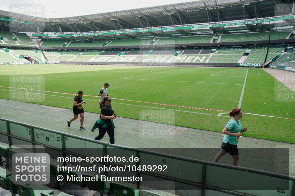 13.09.2026 - 21. swb-Marathon Bremen Michael Burmester http://msf.ph/oto/10489292 13.09.2026 10:44:19 Laufen im Stadion 10002, 10004, 10005, 10176, 10191, 10192, 10271, 10295, 10325, 10335, 10402, 10459, 10474, 10513, 10572, 10605, 10606, 10629, 10679, 10713, 10756, 10779, 10882, 10899, 10900, 10979, 10997, 10999, 11081, 11217, 11233, 11264, 11274, 11307, 11333, 11337, 11355, 11385, 11408, 11448, 11456, 11461, 11482, 11495, 11535, 11629, 11808, 11932, 11943, 12151, 12226, 12311, 12321, 10163 meine-sportfotos.de