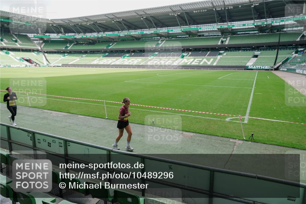 13.09.2026 - 21. swb-Marathon Bremen Michael Burmester http://msf.ph/oto/10489296 13.09.2026 10:44:29 Laufen im Stadion 10002, 10004, 10005, 10176, 10191, 10192, 10194, 10271, 10295, 10325, 10335, 10344, 10402, 10459, 10474, 10513, 10568, 10600, 10605, 10606, 10629, 10679, 10713, 10756, 10779, 10882, 10899, 10900, 10979, 10997, 10999, 11081, 11217, 11233, 11264, 11307, 11333, 11337, 11355, 11385, 11408, 11448, 11456, 11461, 11482, 11495, 11535, 11629, 11808, 11932, 11943, 12057, 12151, 12224, 12226, 12311, 12321, 10163 meine-sportfotos.de