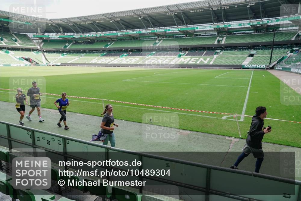 13.09.2026 - 21. swb-Marathon Bremen Michael Burmester http://msf.ph/oto/10489304 13.09.2026 10:44:45 Laufen im Stadion 10004, 10005, 10137, 10176, 10191, 10192, 10194, 10202, 10242, 10271, 10295, 10325, 10335, 10344, 10402, 10430, 10459, 10513, 10524, 10568, 10600, 10605, 10606, 10629, 10679, 10713, 10756, 10779, 10882, 10899, 10900, 10979, 10997, 10999, 11081, 11200, 11217, 11233, 11264, 11307, 11333, 11337, 11355, 11385, 11408, 11448, 11456, 11461, 11482, 11495, 11535, 11629, 11808, 11932, 11943, 12057, 12089, 12151, 12153, 12224, 12226, 12311, 12321, 12539, 10163 meine-sportfotos.de