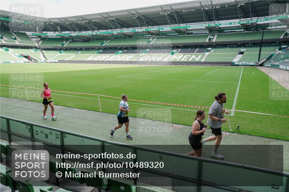 13.09.2026 - 21. swb-Marathon Bremen Michael Burmester http://msf.ph/oto/10489320 13.09.2026 10:45:15 Laufen im Stadion 10137, 10176, 10191, 10192, 10194, 10202, 10242, 10295, 10344, 10430, 10472, 10524, 10568, 10600, 10629, 10651, 10679, 10713, 10756, 10779, 10882, 10979, 10997, 10999, 11081, 11181, 11200, 11233, 11307, 11309, 11355, 11367, 11385, 11408, 11495, 11629, 11709, 11808, 11821, 11932, 11943, 12057, 12089, 12151, 12153, 12177, 12178, 12224, 12226, 12311, 12321, 12374, 12539, 10148, 10163, 10303, 10330 meine-sportfotos.de
