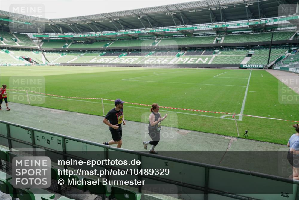 13.09.2026 - 21. swb-Marathon Bremen Michael Burmester http://msf.ph/oto/10489329 13.09.2026 10:45:26 Laufen im Stadion 10137, 10176, 10191, 10192, 10194, 10202, 10242, 10295, 10344, 10430, 10472, 10524, 10568, 10600, 10629, 10651, 10679, 10713, 10779, 10979, 10999, 11050, 11081, 11181, 11200, 11233, 11244, 11307, 11309, 11355, 11367, 11385, 11408, 11495, 11574, 11629, 11709, 11760, 11808, 11821, 11932, 11943, 12057, 12089, 12151, 12153, 12177, 12178, 12224, 12226, 12285, 12311, 12321, 12374, 12462, 12539, 10148, 10163, 10303, 10330 meine-sportfotos.de