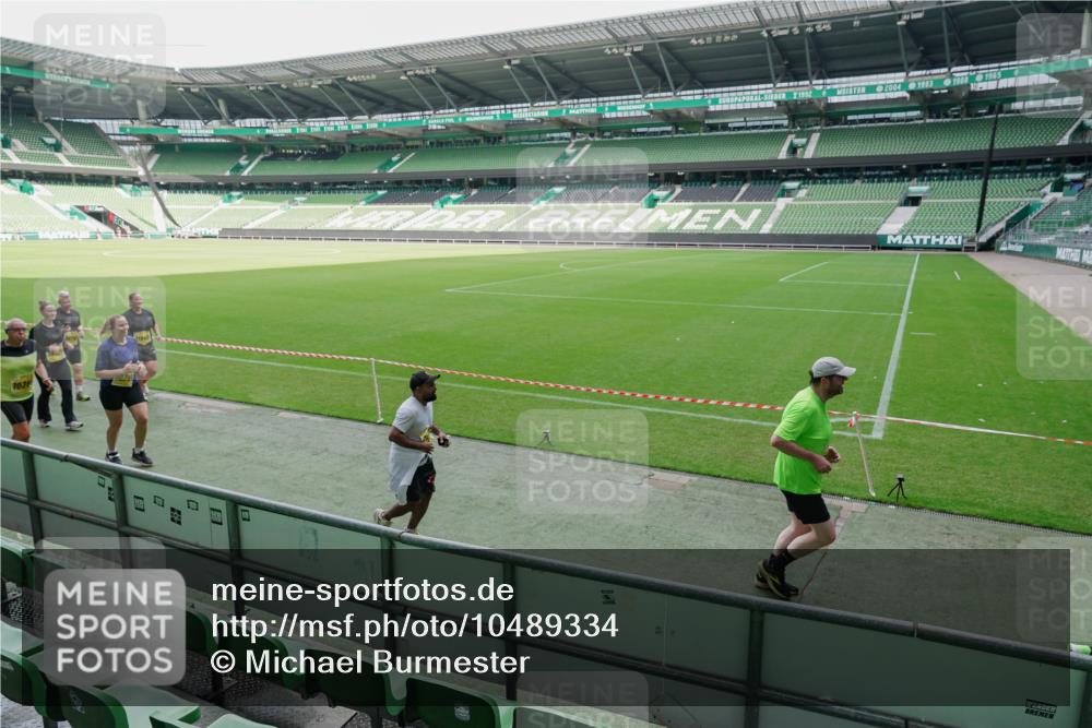 13.09.2026 - 21. swb-Marathon Bremen Michael Burmester http://msf.ph/oto/10489334 13.09.2026 10:45:39 Laufen im Stadion 10137, 10176, 10191, 10192, 10194, 10202, 10242, 10295, 10344, 10430, 10472, 10524, 10568, 10600, 10651, 10679, 10713, 10979, 10999, 11050, 11081, 11181, 11200, 11233, 11244, 11296, 11309, 11367, 11385, 11495, 11529, 11546, 11574, 11629, 11675, 11709, 11760, 11808, 11821, 11932, 11943, 12057, 12089, 12151, 12153, 12177, 12178, 12211, 12224, 12226, 12285, 12311, 12321, 12374, 12462, 12539, 10148, 10163, 10303, 10330, 10361 meine-sportfotos.de