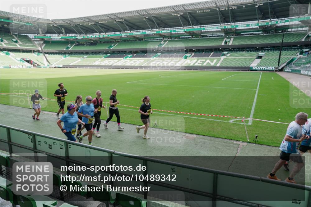 13.09.2026 - 21. swb-Marathon Bremen Michael Burmester http://msf.ph/oto/10489342 13.09.2026 10:45:50 Laufen im Stadion 10137, 10161, 10191, 10192, 10194, 10202, 10242, 10344, 10430, 10472, 10524, 10535, 10568, 10600, 10651, 10679, 10713, 10895, 10979, 11050, 11081, 11181, 11200, 11244, 11296, 11309, 11367, 11457, 11495, 11529, 11530, 11546, 11574, 11629, 11675, 11709, 11760, 11808, 11821, 11932, 11943, 12057, 12089, 12151, 12153, 12177, 12178, 12211, 12224, 12226, 12285, 12311, 12316, 12317, 12321, 12374, 12422, 12462, 12539, 10002, 10148, 10163, 10303, 10330, 10361 meine-sportfotos.de