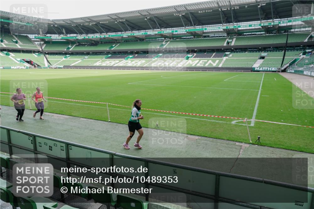13.09.2026 - 21. swb-Marathon Bremen Michael Burmester http://msf.ph/oto/10489353 13.09.2026 10:46:15 Laufen im Stadion 10137, 10161, 10194, 10202, 10242, 10344, 10430, 10472, 10524, 10535, 10568, 10600, 10651, 10679, 10713, 10895, 10933, 10970, 10979, 11050, 11081, 11181, 11200, 11244, 11296, 11309, 11367, 11457, 11495, 11529, 11530, 11546, 11573, 11574, 11579, 11639, 11675, 11709, 11760, 11808, 11821, 11932, 12057, 12089, 12151, 12153, 12177, 12178, 12211, 12224, 12226, 12285, 12316, 12317, 12374, 12422, 12462, 12539, 10002, 10004, 10005, 10148, 10271, 10303, 10330, 10361 meine-sportfotos.de