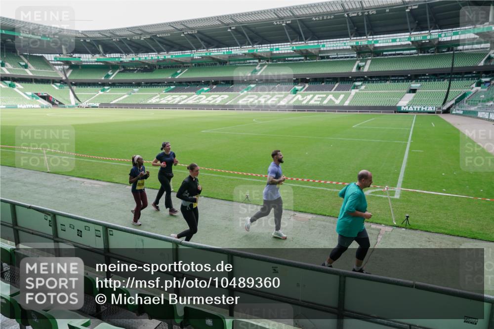 13.09.2026 - 21. swb-Marathon Bremen Michael Burmester http://msf.ph/oto/10489360 13.09.2026 10:46:30 Laufen im Stadion 10137, 10161, 10194, 10202, 10242, 10344, 10349, 10430, 10472, 10524, 10535, 10568, 10600, 10651, 10895, 10933, 10970, 10979, 11050, 11181, 11200, 11244, 11296, 11309, 11367, 11457, 11529, 11530, 11546, 11573, 11574, 11579, 11639, 11675, 11709, 11760, 11808, 11821, 12057, 12089, 12153, 12177, 12178, 12211, 12224, 12285, 12316, 12317, 12374, 12422, 12462, 12539, 10002, 10004, 10005, 10148, 10271, 10303, 10325, 10330, 10335, 10361, 10459, 10513, 10605, 10606 meine-sportfotos.de