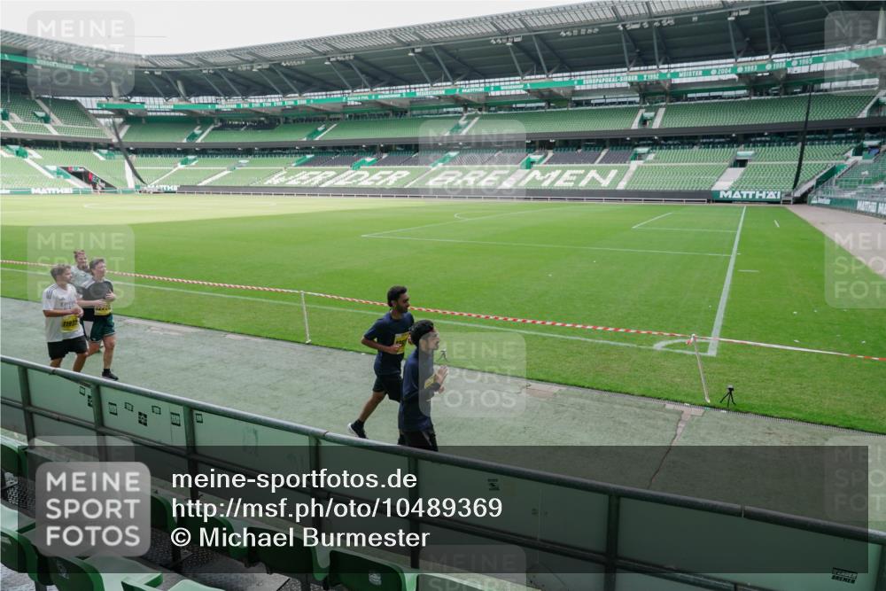 13.09.2026 - 21. swb-Marathon Bremen Michael Burmester http://msf.ph/oto/10489369 13.09.2026 10:46:44 Laufen im Stadion 10137, 10161, 10202, 10242, 10349, 10430, 10472, 10524, 10535, 10651, 10895, 10933, 10970, 11050, 11181, 11200, 11244, 11296, 11309, 11367, 11457, 11529, 11530, 11546, 11573, 11574, 11579, 11639, 11675, 11709, 11760, 11821, 12153, 12157, 12177, 12178, 12211, 12285, 12316, 12317, 12374, 12422, 12462, 12539, 10002, 10004, 10005, 10148, 10271, 10303, 10325, 10330, 10335, 10361, 10459, 10513, 10605, 10606, 10756, 10779, 10882, 10997 meine-sportfotos.de