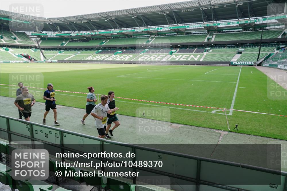 13.09.2026 - 21. swb-Marathon Bremen Michael Burmester http://msf.ph/oto/10489370 13.09.2026 10:46:46 Laufen im Stadion 10161, 10202, 10242, 10349, 10430, 10472, 10524, 10535, 10651, 10895, 10933, 10970, 11050, 11181, 11244, 11296, 11309, 11367, 11457, 11529, 11530, 11546, 11573, 11574, 11579, 11639, 11675, 11709, 11760, 11821, 12153, 12157, 12177, 12178, 12211, 12285, 12316, 12317, 12374, 12422, 12462, 10002, 10004, 10005, 10148, 10271, 10303, 10325, 10330, 10335, 10361, 10459, 10513, 10605, 10606, 10629, 10756, 10779, 10882, 10997 meine-sportfotos.de
