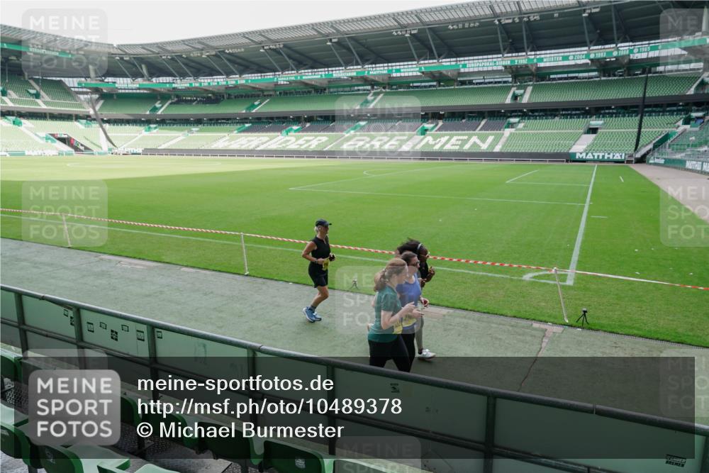 13.09.2026 - 21. swb-Marathon Bremen Michael Burmester http://msf.ph/oto/10489378 13.09.2026 10:46:53 Laufen im Stadion 10161, 10242, 10349, 10472, 10535, 10651, 10895, 10933, 10970, 11050, 11181, 11244, 11296, 11309, 11367, 11457, 11529, 11530, 11546, 11573, 11574, 11579, 11639, 11675, 11709, 11760, 11821, 12157, 12177, 12178, 12211, 12285, 12316, 12317, 12374, 12422, 12462, 10002, 10004, 10005, 10271, 10295, 10303, 10325, 10330, 10335, 10361, 10459, 10513, 10605, 10606, 10629, 10756, 10779, 10882, 10997, 10999, 11233 meine-sportfotos.de