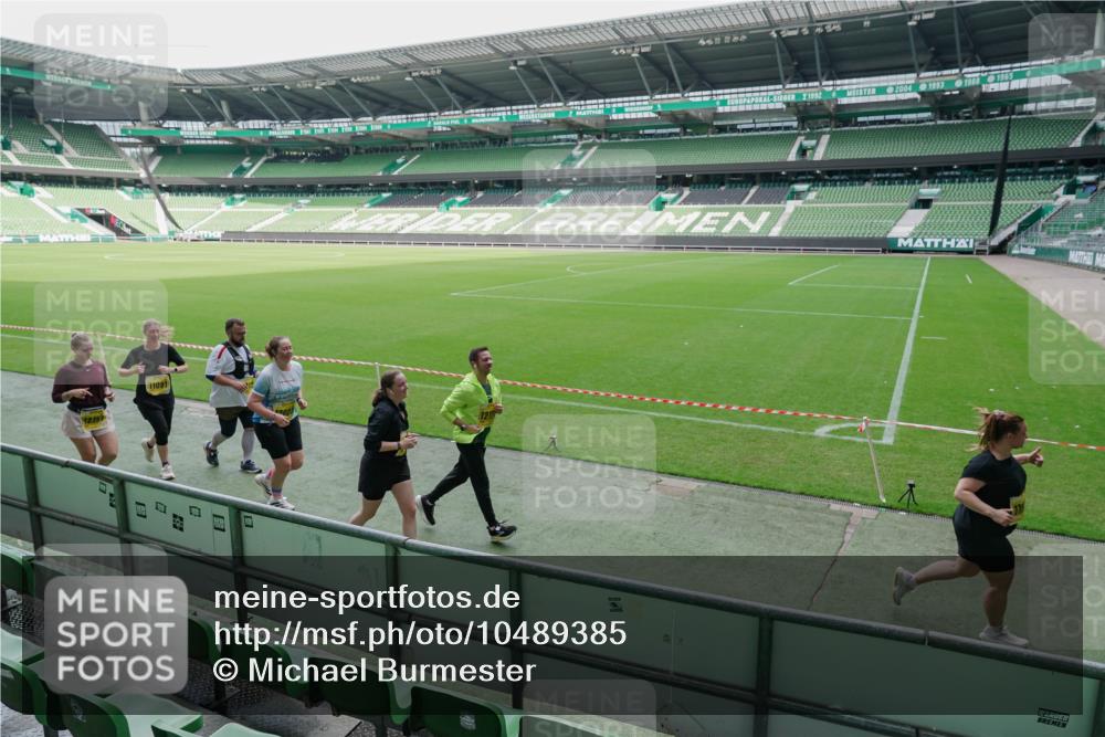 13.09.2026 - 21. swb-Marathon Bremen Michael Burmester http://msf.ph/oto/10489385 13.09.2026 10:47:10 Laufen im Stadion 10161, 10349, 10472, 10535, 10895, 10933, 10970, 11050, 11104, 11181, 11244, 11262, 11296, 11309, 11367, 11457, 11529, 11530, 11546, 11573, 11574, 11579, 11639, 11663, 11675, 11709, 11760, 11821, 12157, 12211, 12285, 12316, 12317, 12340, 12374, 12422, 12444, 12462, 10002, 10004, 10005, 10176, 10191, 10192, 10271, 10295, 10303, 10325, 10335, 10361, 10459, 10513, 10605, 10606, 10629, 10756, 10779, 10882, 10997, 10999, 11233 meine-sportfotos.de