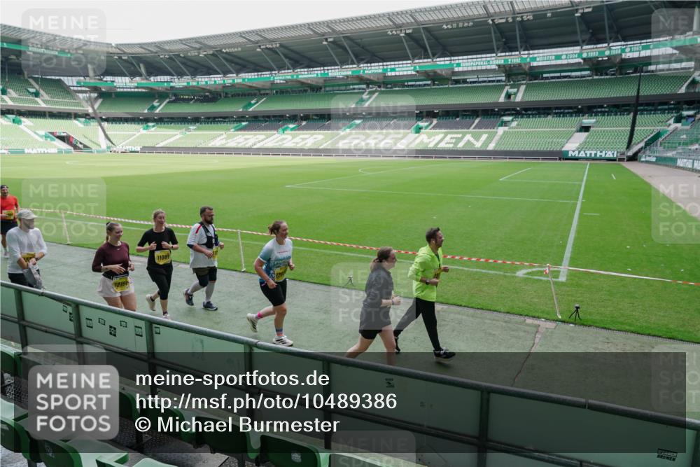 13.09.2026 - 21. swb-Marathon Bremen Michael Burmester http://msf.ph/oto/10489386 13.09.2026 10:47:11 Laufen im Stadion 10161, 10264, 10349, 10472, 10535, 10895, 10933, 10970, 11050, 11104, 11181, 11244, 11262, 11296, 11309, 11367, 11443, 11457, 11529, 11530, 11546, 11573, 11574, 11579, 11639, 11663, 11675, 11709, 11760, 11821, 12157, 12211, 12285, 12316, 12317, 12340, 12374, 12422, 12444, 12462, 10002, 10004, 10005, 10176, 10191, 10192, 10271, 10295, 10303, 10325, 10335, 10361, 10459, 10513, 10605, 10606, 10629, 10756, 10779, 10882, 10997, 10999, 11233 meine-sportfotos.de