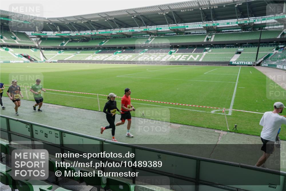 13.09.2026 - 21. swb-Marathon Bremen Michael Burmester http://msf.ph/oto/10489389 13.09.2026 10:47:15 Laufen im Stadion 10161, 10264, 10349, 10472, 10535, 10895, 10933, 10970, 11050, 11104, 11181, 11244, 11262, 11296, 11443, 11457, 11529, 11530, 11546, 11573, 11574, 11579, 11639, 11663, 11675, 11709, 11760, 11821, 12157, 12211, 12285, 12316, 12317, 12340, 12374, 12422, 12444, 12462, 10002, 10004, 10005, 10176, 10191, 10192, 10271, 10295, 10303, 10325, 10335, 10361, 10459, 10513, 10605, 10606, 10629, 10756, 10779, 10882, 10997, 10999, 11233 meine-sportfotos.de