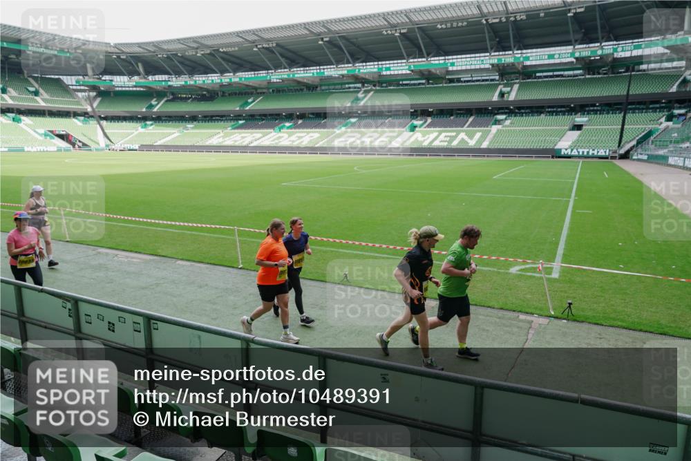 13.09.2026 - 21. swb-Marathon Bremen Michael Burmester http://msf.ph/oto/10489391 13.09.2026 10:47:19 Laufen im Stadion 10161, 10264, 10349, 10535, 10895, 10933, 10970, 11050, 11104, 11181, 11244, 11262, 11296, 11443, 11457, 11529, 11530, 11546, 11573, 11574, 11579, 11639, 11663, 11675, 11698, 11760, 11821, 12157, 12211, 12285, 12316, 12317, 12340, 12374, 12422, 12444, 12462, 10002, 10004, 10005, 10176, 10191, 10192, 10271, 10295, 10325, 10335, 10361, 10459, 10513, 10605, 10606, 10629, 10756, 10779, 10882, 10997, 10999, 11233 meine-sportfotos.de
