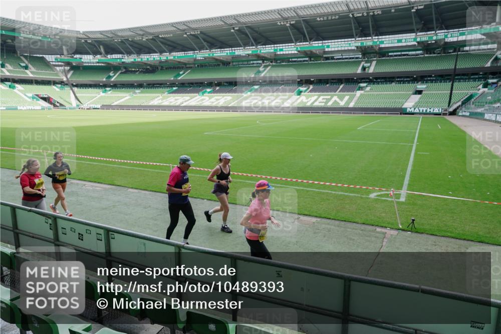 13.09.2026 - 21. swb-Marathon Bremen Michael Burmester http://msf.ph/oto/10489393 13.09.2026 10:47:21 Laufen im Stadion 10161, 10264, 10349, 10535, 10732, 10895, 10933, 10970, 11050, 11104, 11181, 11244, 11262, 11296, 11423, 11443, 11457, 11529, 11530, 11546, 11573, 11574, 11579, 11639, 11663, 11675, 11698, 11760, 12157, 12211, 12285, 12316, 12317, 12340, 12374, 12422, 12444, 12462, 12472, 10002, 10004, 10005, 10176, 10191, 10192, 10271, 10295, 10325, 10335, 10361, 10459, 10513, 10605, 10606, 10629, 10756, 10779, 10882, 10997, 10999, 11233 meine-sportfotos.de