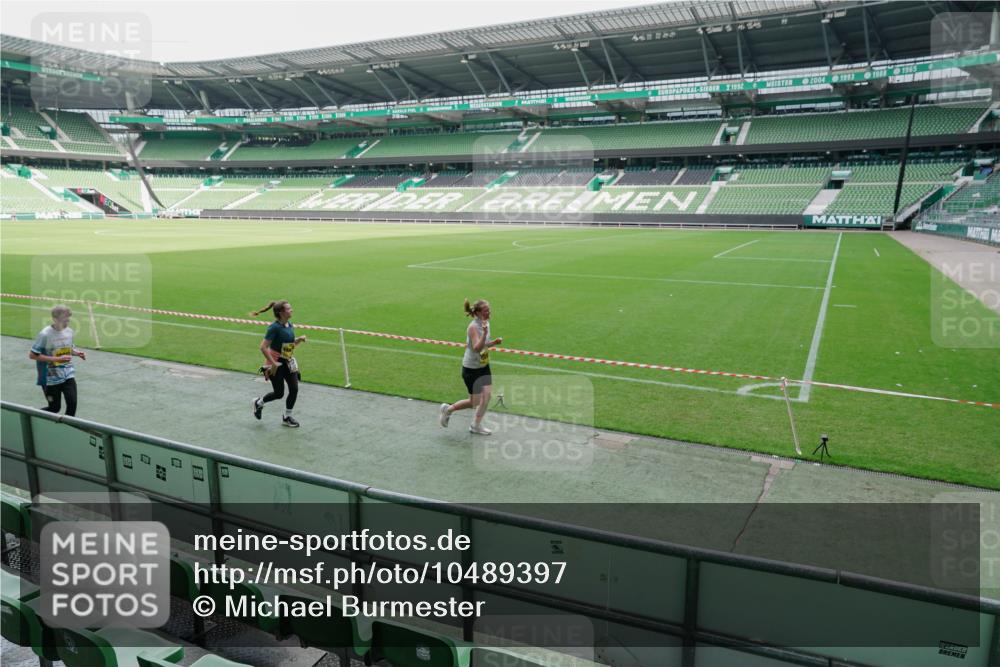 13.09.2026 - 21. swb-Marathon Bremen Michael Burmester http://msf.ph/oto/10489397 13.09.2026 10:47:29 Laufen im Stadion 10161, 10264, 10292, 10349, 10440, 10535, 10732, 10789, 10895, 10925, 10933, 10970, 11050, 11104, 11262, 11296, 11423, 11443, 11457, 11529, 11530, 11546, 11573, 11574, 11579, 11639, 11663, 11675, 11698, 11760, 12083, 12157, 12211, 12285, 12316, 12317, 12340, 12422, 12444, 12462, 12472, 12561, 10002, 10004, 10005, 10176, 10191, 10192, 10271, 10295, 10325, 10335, 10459, 10513, 10605, 10606, 10629, 10679, 10713, 10756, 10779, 10882, 10997, 10999, 11081, 11233 meine-sportfotos.de
