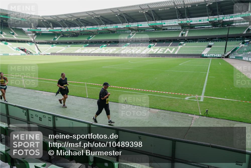 13.09.2026 - 21. swb-Marathon Bremen Michael Burmester http://msf.ph/oto/10489398 13.09.2026 10:47:36 Laufen im Stadion 10161, 10264, 10292, 10349, 10440, 10535, 10732, 10789, 10895, 10925, 10933, 10970, 11050, 11104, 11262, 11296, 11423, 11443, 11457, 11529, 11530, 11546, 11573, 11579, 11639, 11663, 11675, 11698, 11760, 12083, 12157, 12211, 12316, 12317, 12340, 12422, 12444, 12471, 12472, 12561, 10002, 10004, 10005, 10176, 10191, 10192, 10271, 10295, 10325, 10335, 10459, 10513, 10605, 10606, 10629, 10679, 10713, 10756, 10779, 10882, 10997, 10999, 11081, 11233, 11495 meine-sportfotos.de