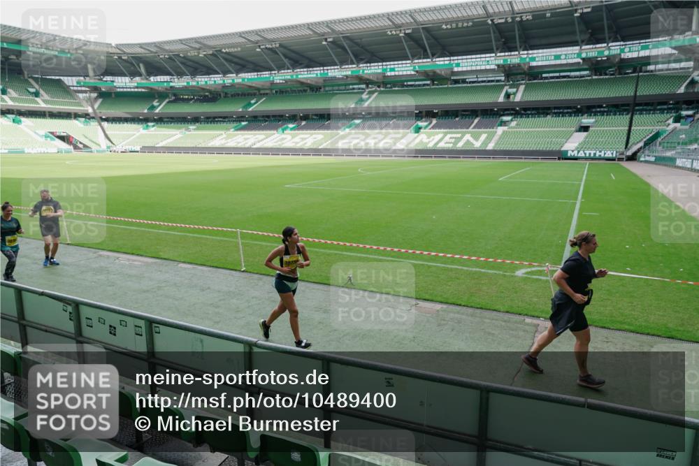 13.09.2026 - 21. swb-Marathon Bremen Michael Burmester http://msf.ph/oto/10489400 13.09.2026 10:47:39 Laufen im Stadion 10161, 10264, 10292, 10349, 10440, 10535, 10732, 10789, 10895, 10925, 10933, 10970, 11104, 11262, 11296, 11423, 11443, 11457, 11529, 11530, 11546, 11573, 11579, 11639, 11663, 11675, 11698, 12083, 12157, 12211, 12316, 12317, 12340, 12422, 12444, 12471, 12472, 12561, 10002, 10004, 10005, 10176, 10191, 10192, 10271, 10295, 10325, 10335, 10459, 10513, 10605, 10606, 10629, 10679, 10713, 10756, 10779, 10882, 10997, 10999, 11081, 11233, 11495 meine-sportfotos.de