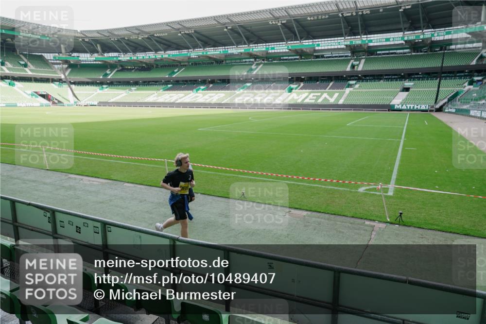 13.09.2026 - 21. swb-Marathon Bremen Michael Burmester http://msf.ph/oto/10489407 13.09.2026 10:48:07 Laufen im Stadion 10264, 10292, 10349, 10407, 10440, 10732, 10789, 10925, 10933, 11104, 11262, 11423, 11443, 11541, 11573, 11579, 11639, 11663, 11698, 11980, 12083, 12157, 12340, 12444, 12471, 12472, 12542, 12561, 10137, 10176, 10191, 10192, 10194, 10202, 10242, 10295, 10325, 10335, 10344, 10430, 10459, 10513, 10524, 10568, 10600, 10605, 10606, 10629, 10679, 10713, 10756, 10779, 10882, 10979, 10997, 10999, 11081, 11200, 11233, 11495, 12089, 12153 meine-sportfotos.de