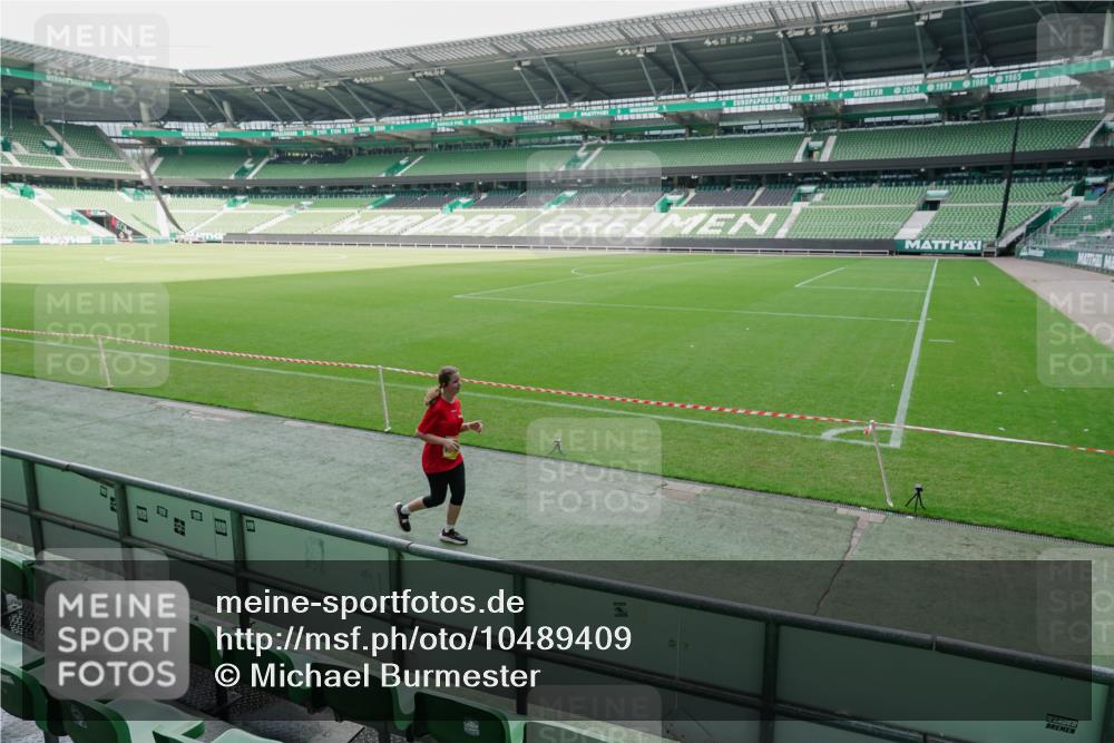 13.09.2026 - 21. swb-Marathon Bremen Michael Burmester http://msf.ph/oto/10489409 13.09.2026 10:48:11 Laufen im Stadion 10264, 10292, 10349, 10407, 10440, 10732, 10789, 10925, 10933, 11104, 11262, 11423, 11443, 11541, 11573, 11579, 11639, 11663, 11698, 11980, 12083, 12157, 12340, 12444, 12471, 12472, 12542, 12561, 10137, 10176, 10191, 10192, 10194, 10202, 10242, 10295, 10325, 10335, 10344, 10430, 10459, 10513, 10524, 10568, 10600, 10605, 10606, 10629, 10651, 10679, 10713, 10756, 10779, 10882, 10979, 10997, 10999, 11081, 11200, 11233, 11495, 12089, 12153 meine-sportfotos.de