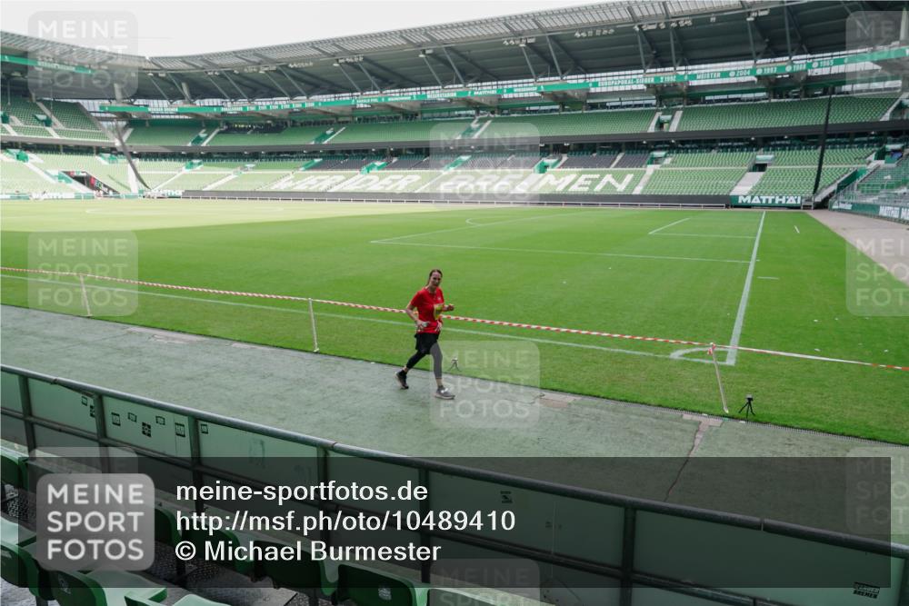 13.09.2026 - 21. swb-Marathon Bremen Michael Burmester http://msf.ph/oto/10489410 13.09.2026 10:48:21 Laufen im Stadion 10264, 10292, 10349, 10407, 10413, 10440, 10732, 10754, 10789, 10925, 10933, 11104, 11262, 11423, 11443, 11541, 11639, 11663, 11698, 11980, 12083, 12157, 12340, 12444, 12471, 12472, 12542, 12561, 10137, 10176, 10191, 10192, 10194, 10202, 10242, 10295, 10325, 10344, 10430, 10459, 10513, 10524, 10568, 10600, 10629, 10651, 10679, 10713, 10756, 10779, 10882, 10979, 10997, 10999, 11081, 11200, 11233, 11495, 12089, 12153, 12177, 12178 meine-sportfotos.de