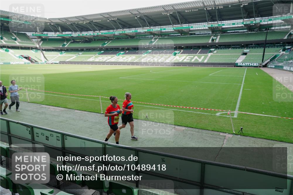 13.09.2026 - 21. swb-Marathon Bremen Michael Burmester http://msf.ph/oto/10489418 13.09.2026 10:49:07 Laufen im Stadion 10264, 10292, 10407, 10413, 10440, 10732, 10754, 10789, 10925, 11104, 11254, 11262, 11423, 11443, 11541, 11663, 11698, 11712, 11851, 11942, 11980, 12083, 12340, 12440, 12444, 12471, 12472, 12542, 12561, 10137, 10191, 10192, 10194, 10202, 10242, 10344, 10430, 10472, 10524, 10568, 10600, 10651, 10679, 10713, 10979, 11050, 11081, 11181, 11200, 11244, 11296, 11309, 11367, 11495, 11529, 11530, 11546, 11574, 11675, 11709, 11760, 11821, 12089, 12153, 12177, 12178 meine-sportfotos.de