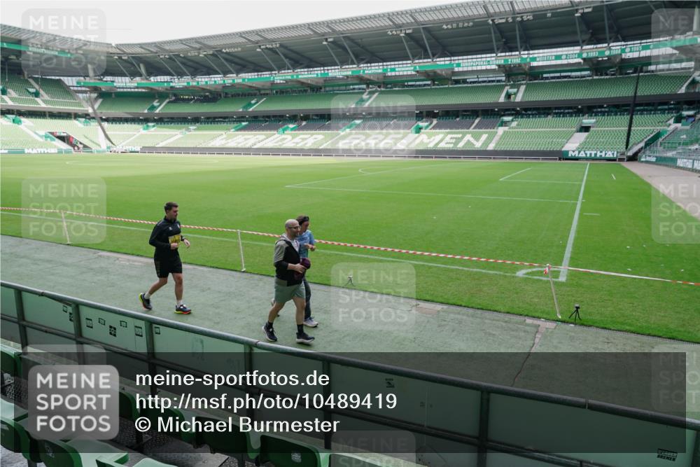 13.09.2026 - 21. swb-Marathon Bremen Michael Burmester http://msf.ph/oto/10489419 13.09.2026 10:49:10 Laufen im Stadion 10264, 10292, 10407, 10413, 10440, 10710, 10732, 10754, 10789, 10925, 11104, 11254, 11262, 11423, 11443, 11541, 11698, 11712, 11851, 11942, 11980, 12083, 12440, 12444, 12471, 12472, 12542, 12561, 10137, 10194, 10202, 10242, 10344, 10430, 10472, 10524, 10535, 10568, 10600, 10651, 10679, 10713, 10979, 11050, 11081, 11181, 11200, 11244, 11296, 11309, 11367, 11457, 11495, 11529, 11530, 11546, 11574, 11675, 11709, 11760, 11821, 12089, 12153, 12177, 12178 meine-sportfotos.de