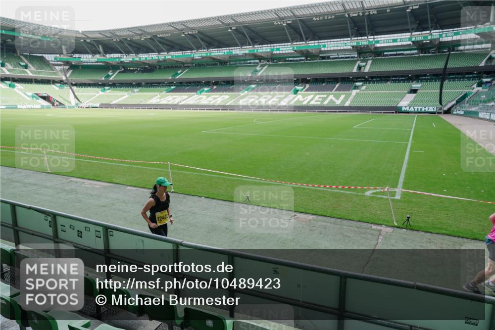 13.09.2026 - 21. swb-Marathon Bremen Michael Burmester http://msf.ph/oto/10489423 13.09.2026 10:49:30 Laufen im Stadion 10292, 10407, 10413, 10440, 10667, 10710, 10732, 10754, 10789, 10925, 11031, 11254, 11423, 11541, 11712, 11780, 11851, 11942, 11980, 12083, 12440, 12471, 12472, 12542, 12561, 10137, 10161, 10194, 10202, 10242, 10344, 10430, 10472, 10524, 10535, 10568, 10600, 10651, 10895, 10970, 10979, 11050, 11181, 11200, 11244, 11296, 11309, 11367, 11457, 11495, 11529, 11530, 11546, 11573, 11574, 11579, 11675, 11709, 11760, 11821, 12089, 12153, 12177, 12178 meine-sportfotos.de
