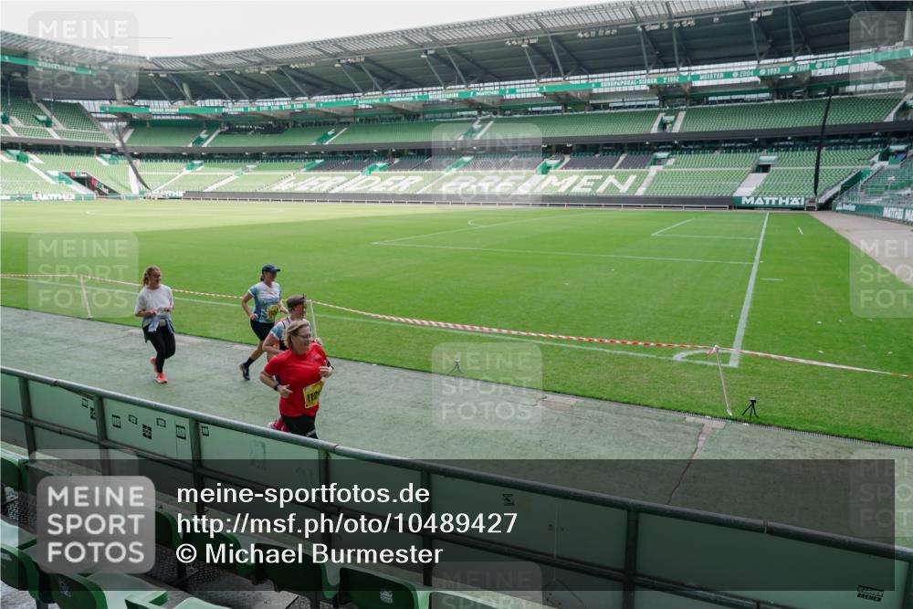 13.09.2026 - 21. swb-Marathon Bremen Michael Burmester http://msf.ph/oto/10489427 13.09.2026 10:49:47 Laufen im Stadion 10407, 10413, 10627, 10667, 10710, 10754, 11031, 11254, 11266, 11541, 11712, 11780, 11851, 11942, 11980, 12440, 12542, 10137, 10161, 10194, 10202, 10242, 10349, 10430, 10472, 10524, 10535, 10600, 10651, 10895, 10933, 10970, 11050, 11181, 11200, 11244, 11296, 11309, 11367, 11457, 11529, 11530, 11546, 11573, 11574, 11579, 11639, 11675, 11709, 11760, 11821, 12089, 12153, 12177, 12178 meine-sportfotos.de