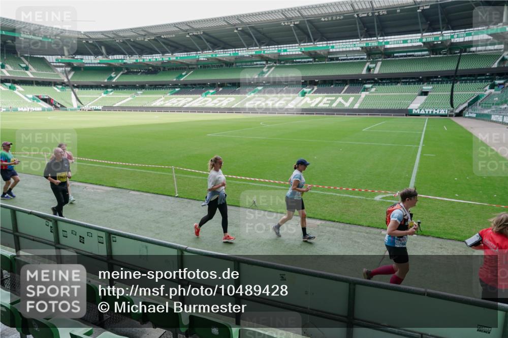 13.09.2026 - 21. swb-Marathon Bremen Michael Burmester http://msf.ph/oto/10489428 13.09.2026 10:49:48 Laufen im Stadion 10407, 10413, 10627, 10667, 10710, 10754, 11031, 11254, 11266, 11541, 11712, 11780, 11851, 11942, 11980, 12440, 12542, 10137, 10161, 10194, 10202, 10242, 10349, 10430, 10472, 10524, 10535, 10600, 10651, 10895, 10933, 10970, 11050, 11181, 11200, 11244, 11296, 11309, 11367, 11457, 11529, 11530, 11546, 11573, 11574, 11579, 11639, 11675, 11709, 11760, 11821, 12089, 12153, 12177, 12178 meine-sportfotos.de