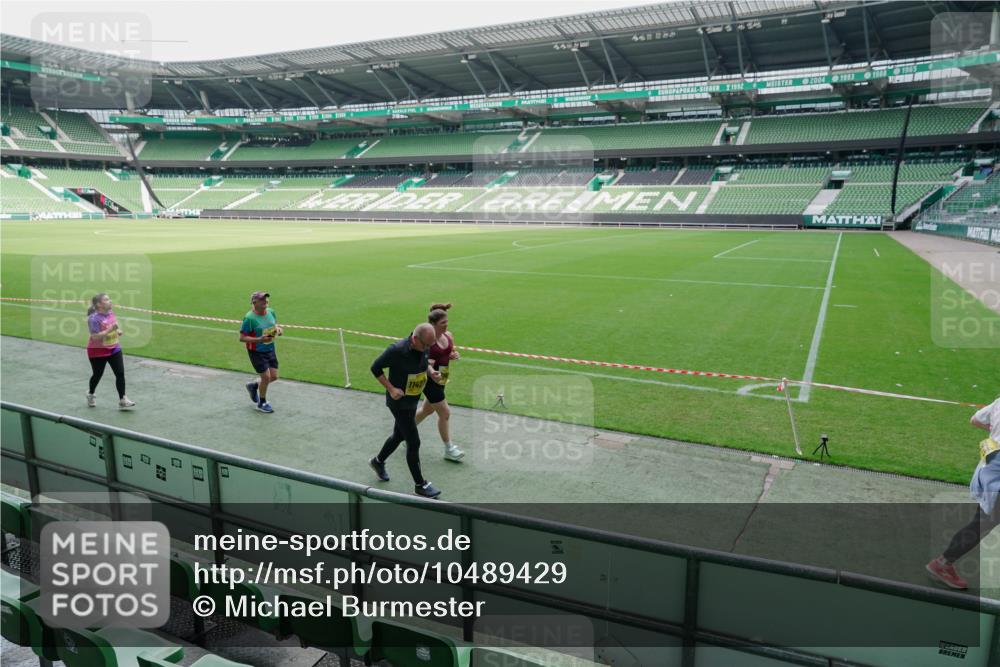 13.09.2026 - 21. swb-Marathon Bremen Michael Burmester http://msf.ph/oto/10489429 13.09.2026 10:49:51 Laufen im Stadion 10407, 10413, 10627, 10667, 10710, 10754, 11031, 11254, 11266, 11541, 11712, 11780, 11851, 11942, 11980, 12440, 12542, 10137, 10161, 10202, 10242, 10349, 10430, 10472, 10524, 10535, 10651, 10895, 10933, 10970, 11050, 11181, 11200, 11244, 11296, 11309, 11367, 11457, 11529, 11530, 11546, 11573, 11574, 11579, 11639, 11675, 11709, 11760, 11821, 12089, 12153, 12177, 12178 meine-sportfotos.de