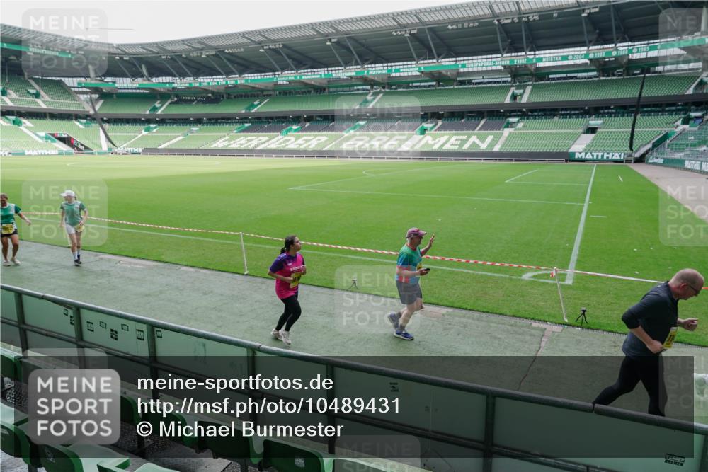 13.09.2026 - 21. swb-Marathon Bremen Michael Burmester http://msf.ph/oto/10489431 13.09.2026 10:49:53 Laufen im Stadion 10407, 10413, 10627, 10667, 10710, 10754, 11031, 11254, 11266, 11541, 11712, 11780, 11851, 11942, 11980, 12440, 12542, 10137, 10161, 10202, 10242, 10349, 10430, 10472, 10524, 10535, 10651, 10895, 10933, 10970, 11050, 11181, 11200, 11244, 11296, 11309, 11367, 11457, 11529, 11530, 11546, 11573, 11574, 11579, 11639, 11675, 11709, 11760, 11821, 12153, 12177, 12178 meine-sportfotos.de