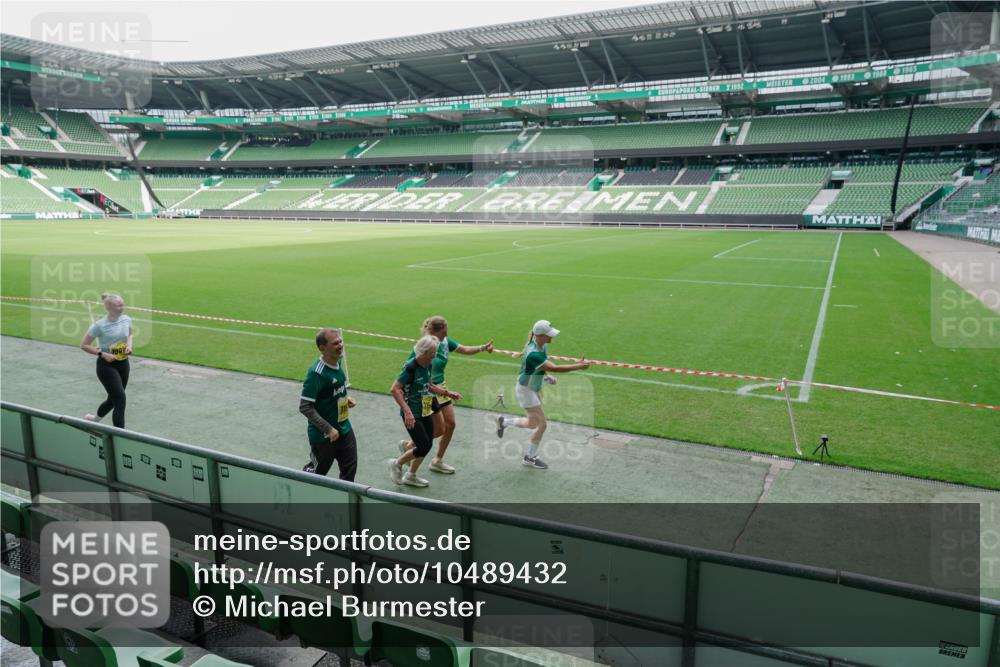 13.09.2026 - 21. swb-Marathon Bremen Michael Burmester http://msf.ph/oto/10489432 13.09.2026 10:49:57 Laufen im Stadion 10413, 10627, 10667, 10710, 10754, 11031, 11254, 11266, 11541, 11712, 11780, 11851, 11942, 11980, 12440, 10161, 10202, 10242, 10349, 10430, 10472, 10524, 10535, 10651, 10895, 10933, 10970, 11050, 11181, 11244, 11296, 11309, 11367, 11457, 11529, 11530, 11546, 11573, 11574, 11579, 11639, 11675, 11709, 11760, 11821, 12153, 12177, 12178 meine-sportfotos.de