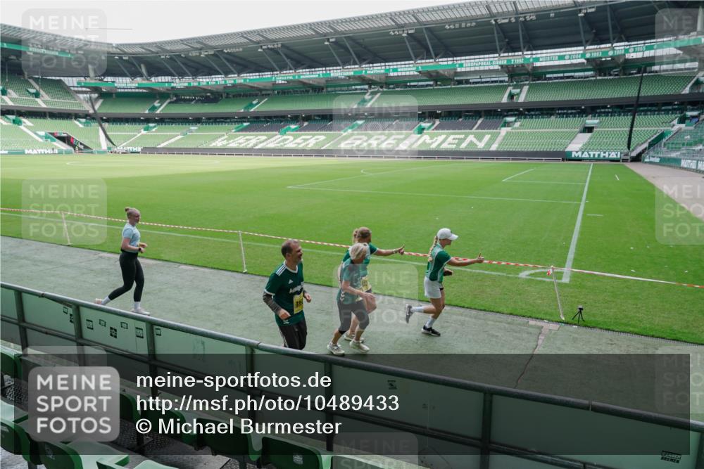 13.09.2026 - 21. swb-Marathon Bremen Michael Burmester http://msf.ph/oto/10489433 13.09.2026 10:49:58 Laufen im Stadion 10413, 10627, 10667, 10710, 10754, 11031, 11254, 11266, 11541, 11712, 11780, 11851, 11942, 11980, 12440, 10161, 10202, 10242, 10349, 10430, 10472, 10524, 10535, 10651, 10895, 10933, 10970, 11050, 11181, 11244, 11296, 11309, 11367, 11457, 11529, 11530, 11546, 11573, 11574, 11579, 11639, 11675, 11709, 11760, 11821, 12153, 12177, 12178 meine-sportfotos.de