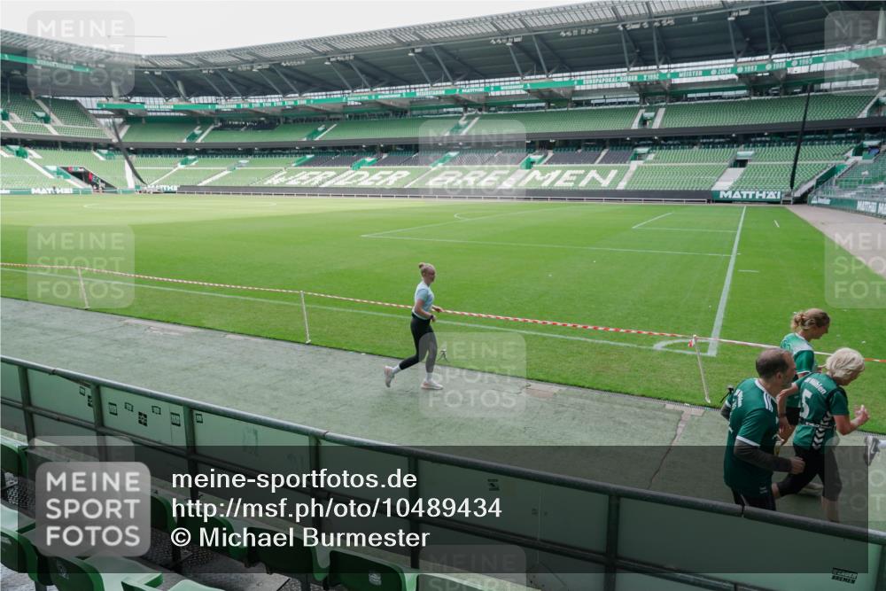 13.09.2026 - 21. swb-Marathon Bremen Michael Burmester http://msf.ph/oto/10489434 13.09.2026 10:49:59 Laufen im Stadion 10413, 10627, 10667, 10710, 10754, 11031, 11254, 11266, 11541, 11712, 11780, 11851, 11942, 11980, 12440, 10161, 10202, 10242, 10349, 10430, 10472, 10524, 10535, 10651, 10895, 10933, 10970, 11050, 11181, 11244, 11296, 11309, 11367, 11457, 11529, 11530, 11546, 11573, 11574, 11579, 11639, 11675, 11709, 11760, 11821, 12153, 12177, 12178 meine-sportfotos.de