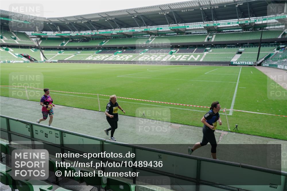 13.09.2026 - 21. swb-Marathon Bremen Michael Burmester http://msf.ph/oto/10489436 13.09.2026 10:50:11 Laufen im Stadion 10413, 10573, 10627, 10667, 10710, 10754, 11031, 11254, 11266, 11541, 11712, 11780, 11851, 11942, 11980, 12440, 10161, 10349, 10472, 10535, 10651, 10895, 10933, 10970, 11050, 11181, 11244, 11296, 11309, 11367, 11457, 11529, 11530, 11546, 11573, 11574, 11579, 11639, 11675, 11709, 11760, 11821, 12157, 12177, 12178 meine-sportfotos.de