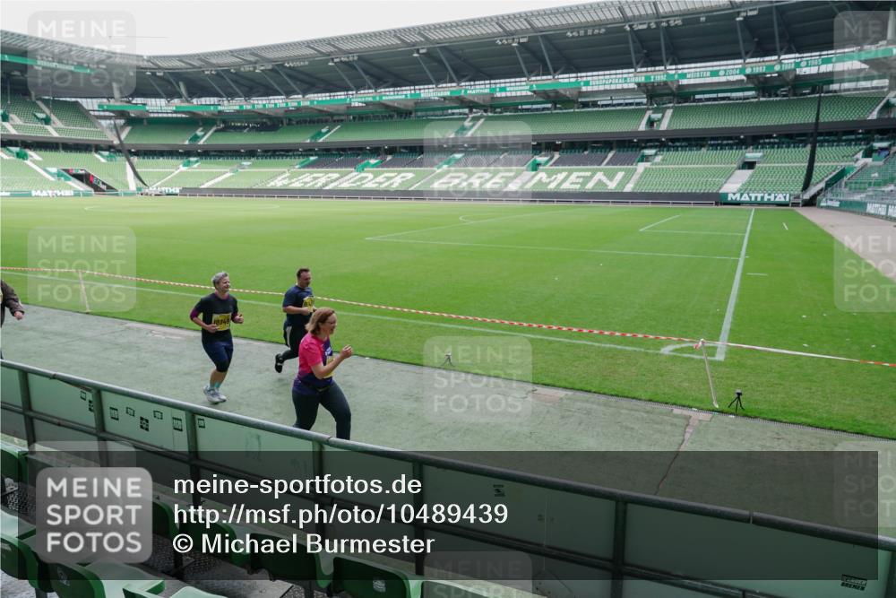 13.09.2026 - 21. swb-Marathon Bremen Michael Burmester http://msf.ph/oto/10489439 13.09.2026 10:50:39 Laufen im Stadion 10533, 10534, 10573, 10627, 10667, 10710, 11031, 11266, 11352, 11496, 11712, 11780, 11807, 11851, 12440, 12535, 10161, 10264, 10349, 10535, 10895, 10933, 10970, 11050, 11104, 11262, 11296, 11443, 11457, 11529, 11530, 11546, 11573, 11574, 11579, 11639, 11663, 11675, 11698, 11760, 12157, 12340, 12444 meine-sportfotos.de