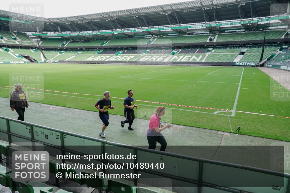 13.09.2026 - 21. swb-Marathon Bremen Michael Burmester http://msf.ph/oto/10489440 13.09.2026 10:50:40 Laufen im Stadion 10533, 10534, 10573, 10627, 10667, 10710, 11031, 11266, 11352, 11496, 11712, 11780, 11807, 12377, 12408, 12440, 12535, 10161, 10264, 10349, 10535, 10895, 10933, 10970, 11050, 11104, 11262, 11296, 11443, 11457, 11529, 11530, 11546, 11573, 11579, 11639, 11663, 11675, 11698, 11760, 12157, 12340, 12444 meine-sportfotos.de
