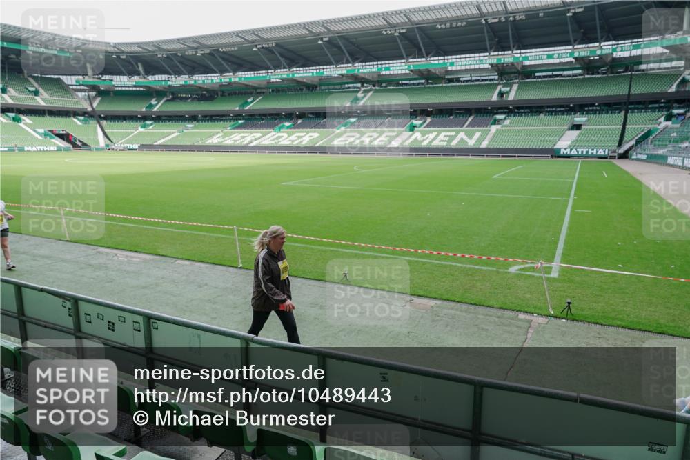13.09.2026 - 21. swb-Marathon Bremen Michael Burmester http://msf.ph/oto/10489443 13.09.2026 10:50:43 Laufen im Stadion 10533, 10534, 10573, 10627, 10667, 10710, 11031, 11266, 11352, 11496, 11712, 11780, 11807, 12377, 12408, 12440, 12535, 10161, 10264, 10349, 10535, 10732, 10895, 10933, 10970, 11050, 11104, 11262, 11296, 11423, 11443, 11457, 11529, 11530, 11546, 11573, 11579, 11639, 11663, 11675, 11698, 11760, 12157, 12340, 12444, 12472 meine-sportfotos.de