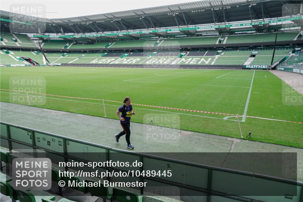 13.09.2026 - 21. swb-Marathon Bremen Michael Burmester http://msf.ph/oto/10489445 13.09.2026 10:50:55 Laufen im Stadion 10533, 10534, 10573, 10627, 10650, 10667, 10710, 10968, 11031, 11195, 11266, 11352, 11496, 11712, 11780, 11807, 12377, 12408, 12440, 12535, 10161, 10264, 10292, 10349, 10440, 10535, 10732, 10789, 10895, 10925, 10933, 10970, 11104, 11262, 11296, 11423, 11443, 11457, 11529, 11530, 11546, 11573, 11579, 11639, 11663, 11675, 11698, 12083, 12157, 12340, 12444, 12471, 12472, 12561 meine-sportfotos.de