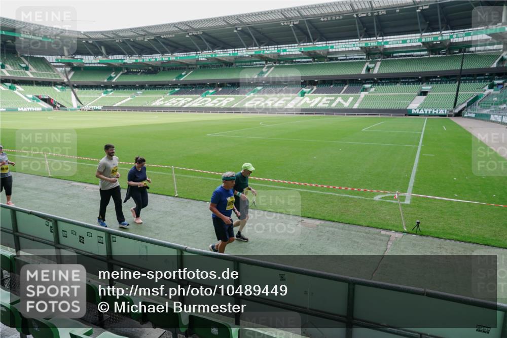 13.09.2026 - 21. swb-Marathon Bremen Michael Burmester http://msf.ph/oto/10489449 13.09.2026 10:51:38 Laufen im Stadion 10387, 10533, 10534, 10573, 10627, 10650, 10667, 10967, 10968, 11017, 11025, 11161, 11195, 11266, 11341, 11352, 11444, 11496, 11538, 11807, 12377, 12408, 12535, 12546, 10264, 10292, 10349, 10407, 10440, 10732, 10789, 10925, 11104, 11262, 11423, 11443, 11541, 11663, 11698, 11980, 12083, 12157, 12340, 12444, 12471, 12472, 12542, 12561 meine-sportfotos.de