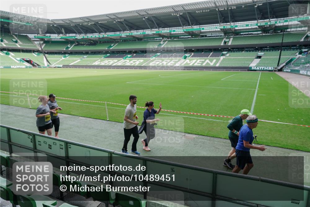 13.09.2026 - 21. swb-Marathon Bremen Michael Burmester http://msf.ph/oto/10489451 13.09.2026 10:51:40 Laufen im Stadion 10387, 10533, 10534, 10573, 10627, 10650, 10967, 10968, 11017, 11025, 11161, 11195, 11266, 11341, 11352, 11444, 11496, 11538, 11807, 12377, 12408, 12535, 12546, 10264, 10292, 10349, 10407, 10440, 10732, 10789, 10925, 11104, 11262, 11423, 11443, 11541, 11663, 11698, 11980, 12083, 12157, 12340, 12444, 12471, 12472, 12542, 12561 meine-sportfotos.de